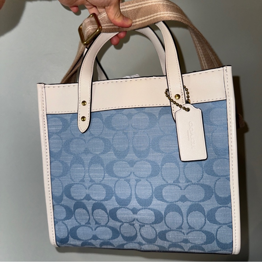 Restored Field Tote 22 In Signature Chambray
#